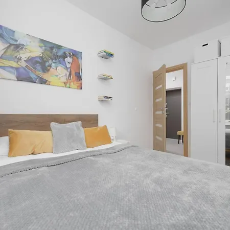 Bright Nowolipki Near Centre By Renters Appartement Varsovie