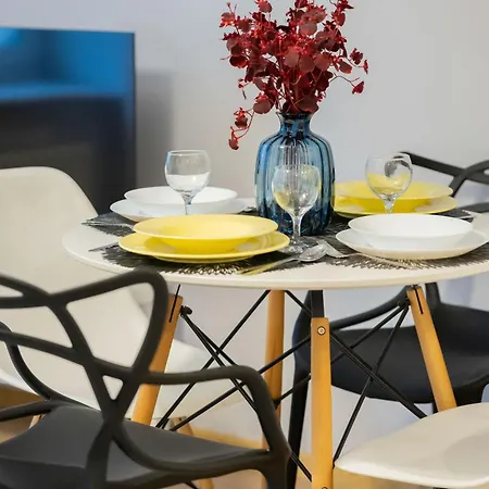 Bright Nowolipki Near Centre By Renters Appartement