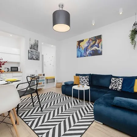 Bright Nowolipki Near Centre By Renters Appartement Varsovie